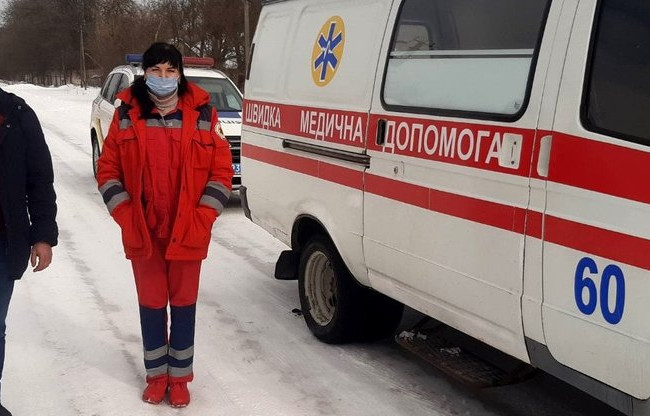 Грыз капельницу и размахивал кулаками: в Черкасской области пациент набросился на врачей скорой помощи