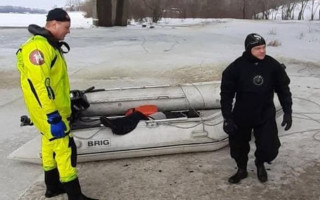 В Киеве из Днепра достали тело мужчины