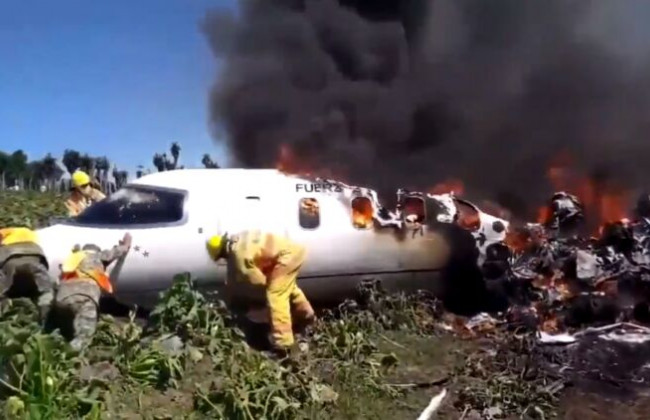 В Мексике разбился военный самолет, есть жертвы