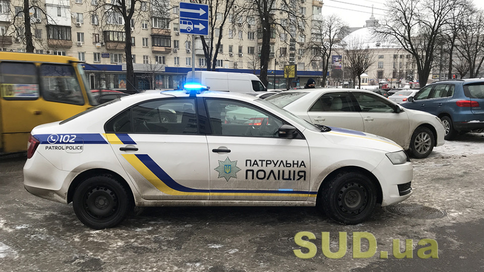 Водій Mercedes втікав від поліції і збив двох пішоходів у Києві