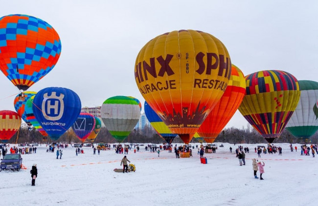 Над Києвом пролетіло 18 повітряних куль: є фото