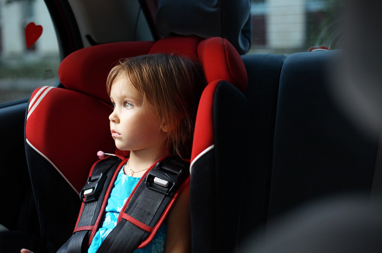 Уряд змінив правила дорожнього руху щодо перевезення дітей у автомобілях