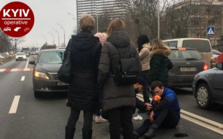 У Києві іномарка збила людину на «зебрі»