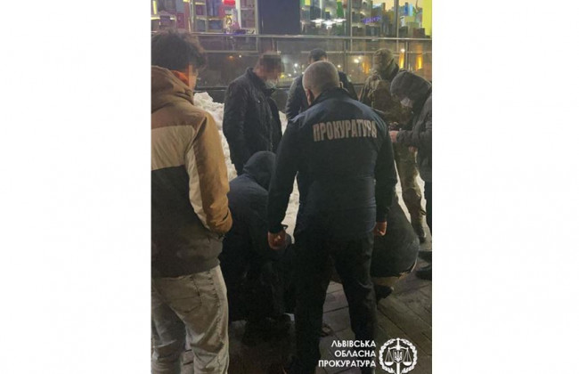 «Відкат» за договір про будівництво амбулаторії: посадовця Львівської ОДА викрили «на гарячому»