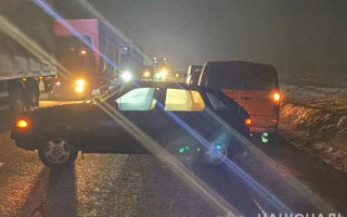 На Тернопільщині чоловік потрапив під колеса трьох авто