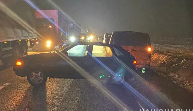 На Тернопільщині чоловік потрапив під колеса трьох авто