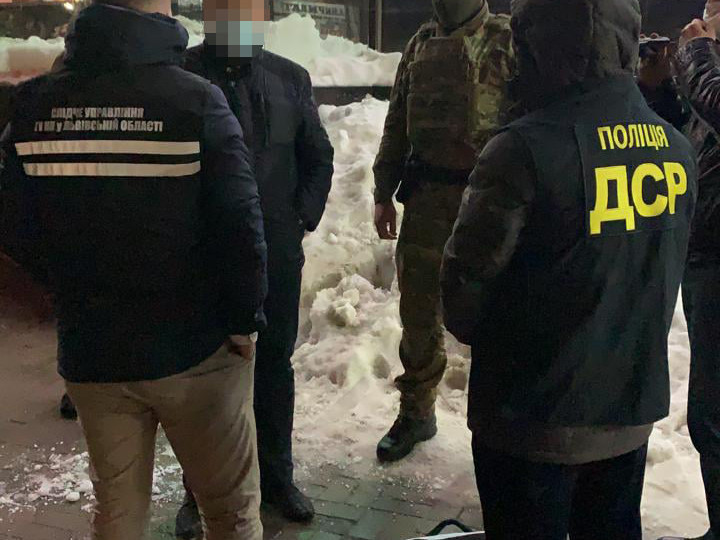 У Львові поліція затримала топ-чиновника облдержадміністрації на «відкаті» у 365 тисяч грн