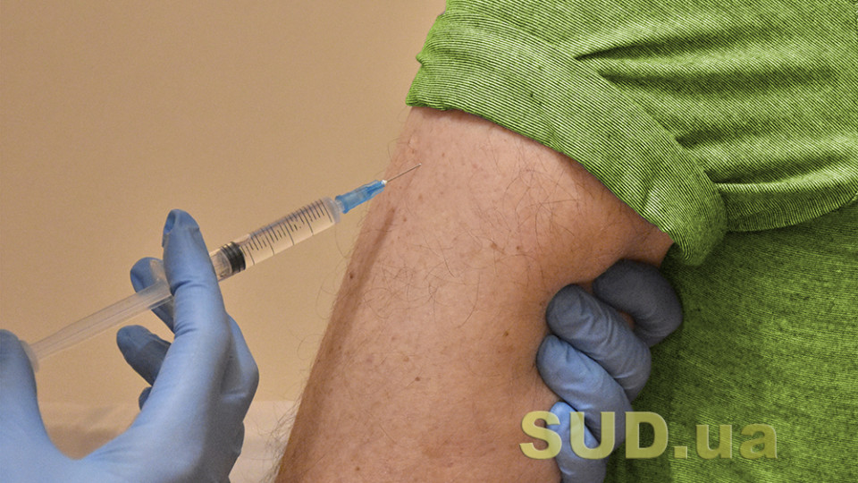 В Киеве началась вакцинация от COVID-19: кто получил первую прививку
