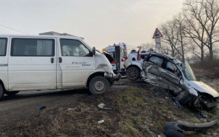 На Закарпатті не розминулися дві автівки: один із водіїв помер
