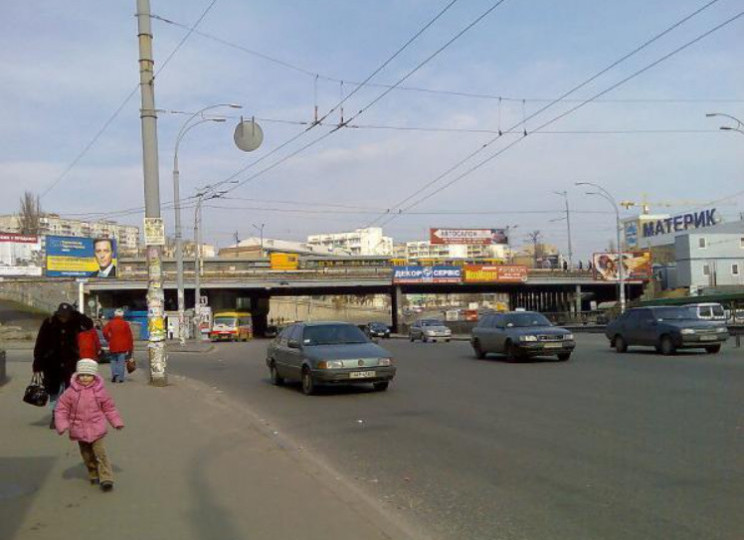В Киеве на Индустриальном путепроводе частично ограничат движение транспорта