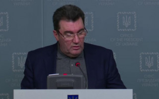 Данілов проводить брифінг за результатами засідання РНБО, трансляція