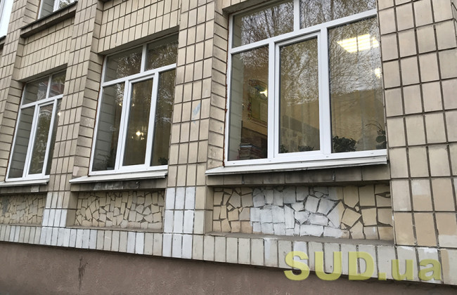 В столичном лицее из окна выпрыгнул школьник, видео