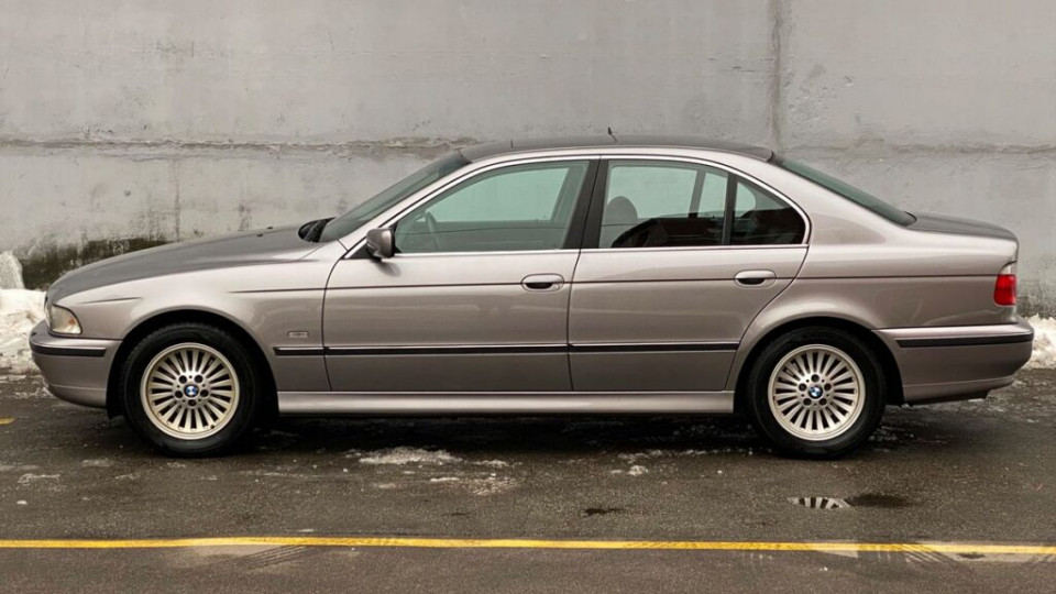 В Киеве выставили на продажу культовую BMW 5 E39