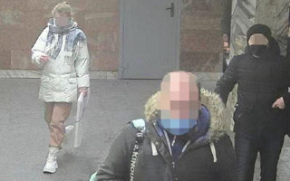 В Киеве мужчина с ножом напал на женщину: подробности
