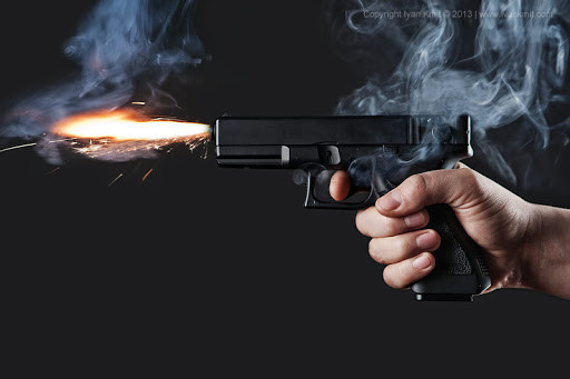 В Николаевской области мужчина достал пистолет и принялся стрелять без причины
