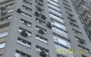 Без шансів: у Києві 15-річна дівчина вистрибнула з балкона висотки