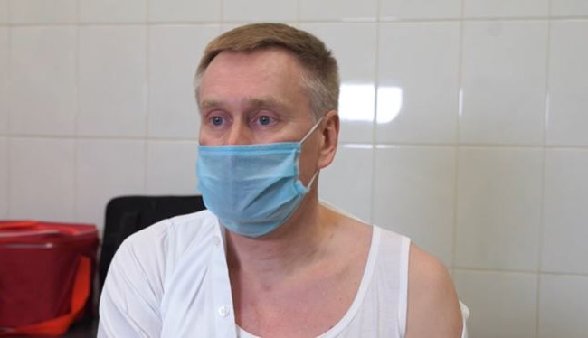 Глава Национальной службы здоровья Украины привился от коронавируса