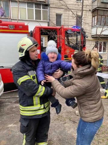 На Новой Дарнице в Киеве произошел пожар в многоэтажке