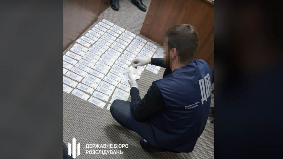 На Тернопільщині податківець вимагав 1 мільйон гривень за зменшення штрафів: за справу взялося ДБР