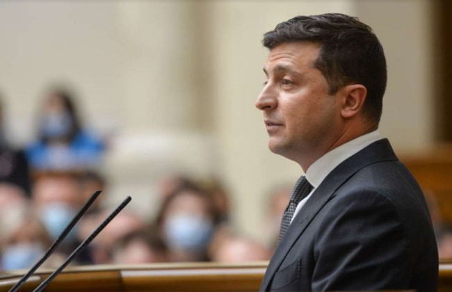 Державні службовці мають працювати в інтересах громадян, — Зеленський