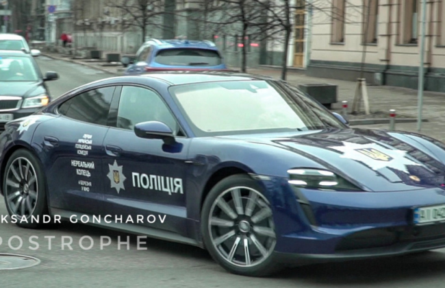 В Украине заметили полицейский Porsche Taycan