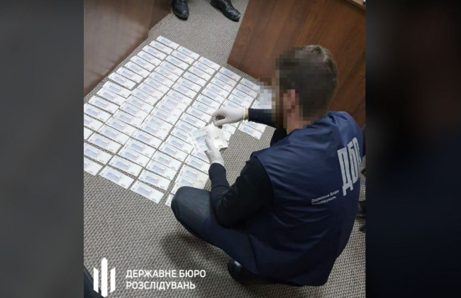 На Тернопільщині податківець вимагав 1 мільйон гривень за зменшення штрафів: за справу взялося ДБР