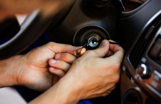 В Каховке мужчина угнал автомобиль, чтобы доказать жене, что его взяли на работу