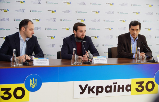 В ОП запевнили, що Дарницький та Подільсько-Воскресенський мости у Києві будуть добудовані