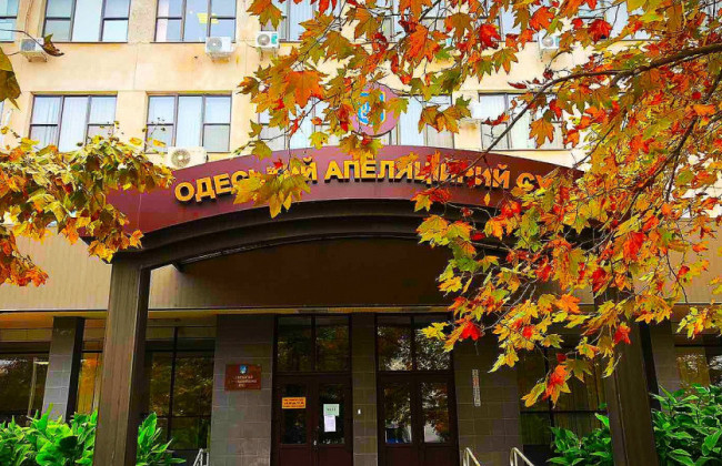 В Одеському апеляційному суді шукають вибухівку: працівників терміново виводять із будівлі