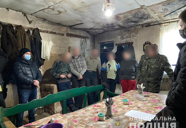 В Харьковской области держали в рабстве семь людей