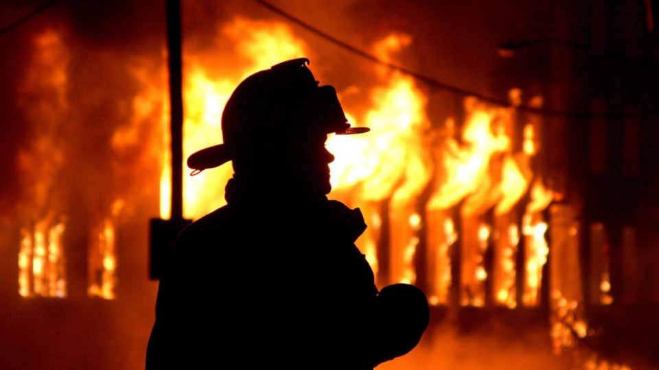 В спальном районе Киева вспыхнул пожар: есть жертвы