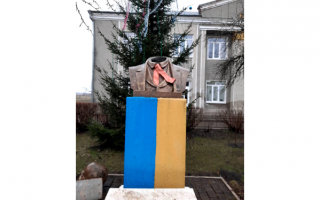 На Івано-Франківщині невідомі «відрізали» голову пам’ятнику Шевченку