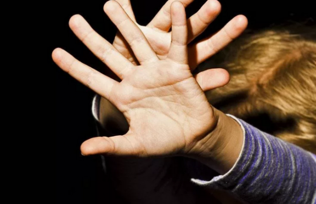 В Киеве мужчина напал на школьницу в лифте