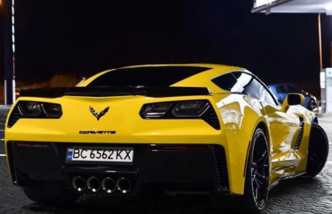 В Украине заметили мощный суперкар Chevrolet Corvette