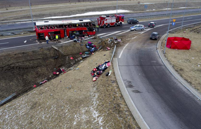 У Польщі перекинувся автобус з українцями: фото та подробиці трагедії