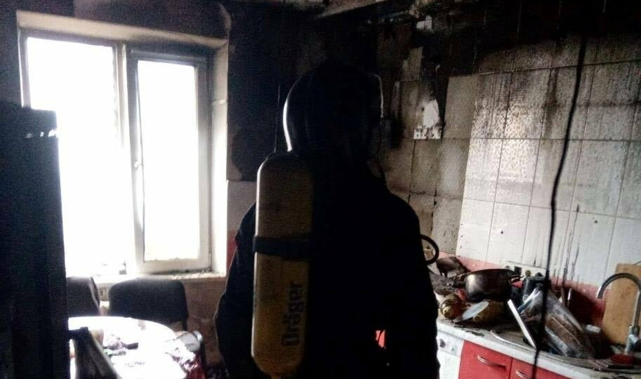 В Одессе вспыхнул серьезный пожар в жилом доме