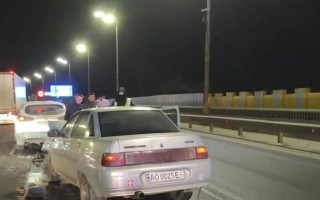 Не заметил автомобиль: в Киеве Lada влетела в Nissan, фото
