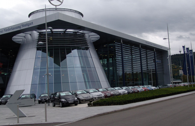 Mercedes-Benz показал салон нового EQS, видео