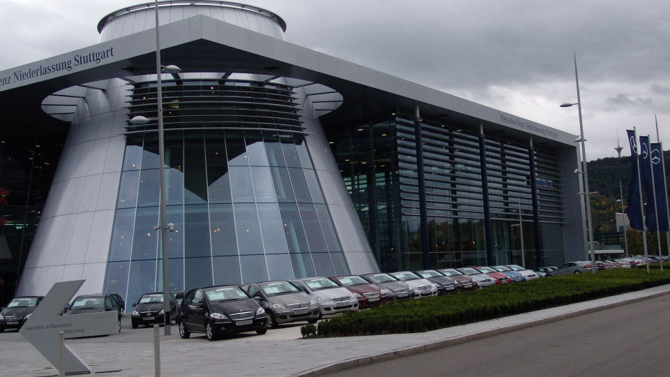Mercedes-Benz показал салон нового EQS, видео