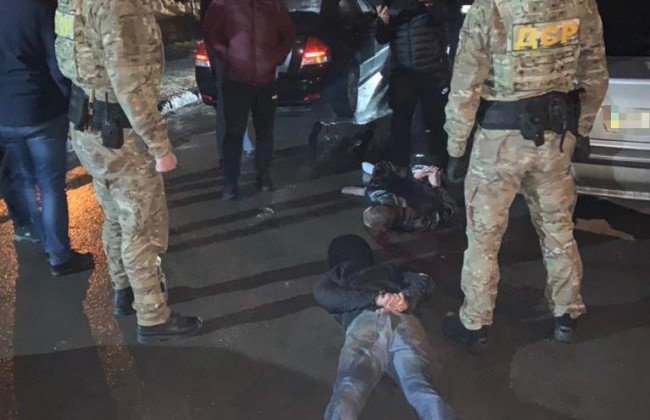 Прикидались копами та викрадали людей: на Львівщині затримали банду