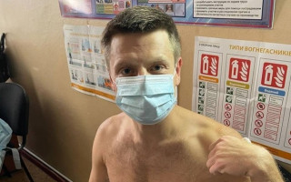 Нардеп Гончаренко вакцинировался от коронавируса