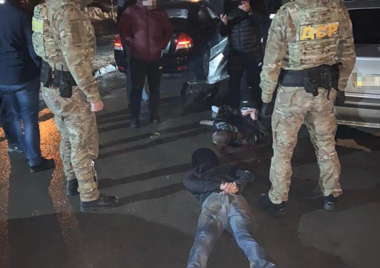 Прикидались копами та викрадали людей: на Львівщині затримали банду