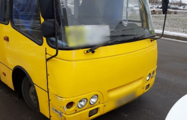 В Киеве пьяный маршрутчик возил пассажиров на сломанном автобусе