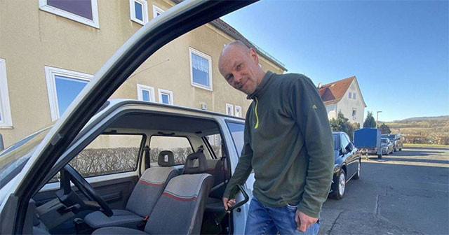 Мужчина купил подержанный автомобиль и нашёл в нем спрятанные 20 000 евро
