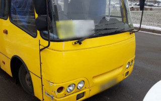 В Киеве пьяный маршрутчик возил пассажиров на сломанном автобусе