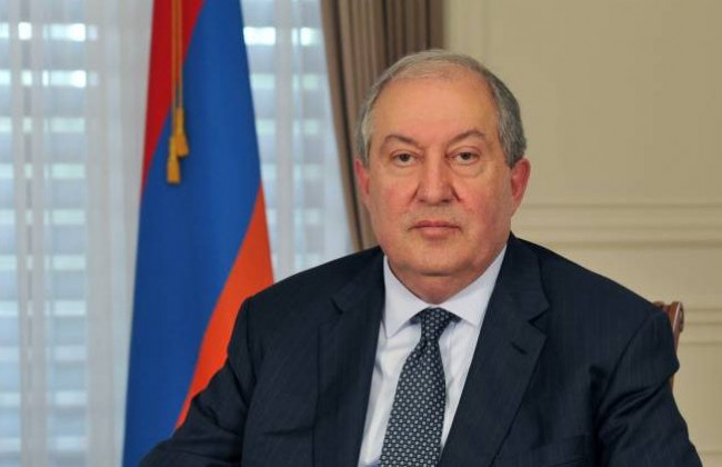 Президент Армении обратился в Конституционный суд из-за увольнения главы Генштаба
