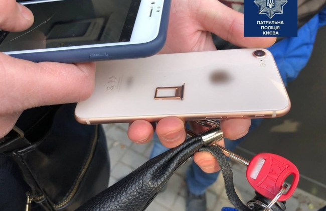 У Києві чоловік крав у дітей телефони і здавав у ломбард