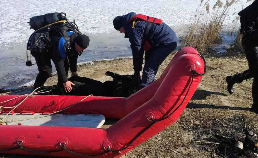 В Киеве из озера вытянули тело 23-летнего парня