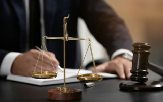 Чи може підзахисний відмовитись від апеляційної або касаційної скарги свого адвоката