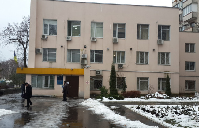 У будівлі Голосіївського райсуду в Києві шукають вибухівку